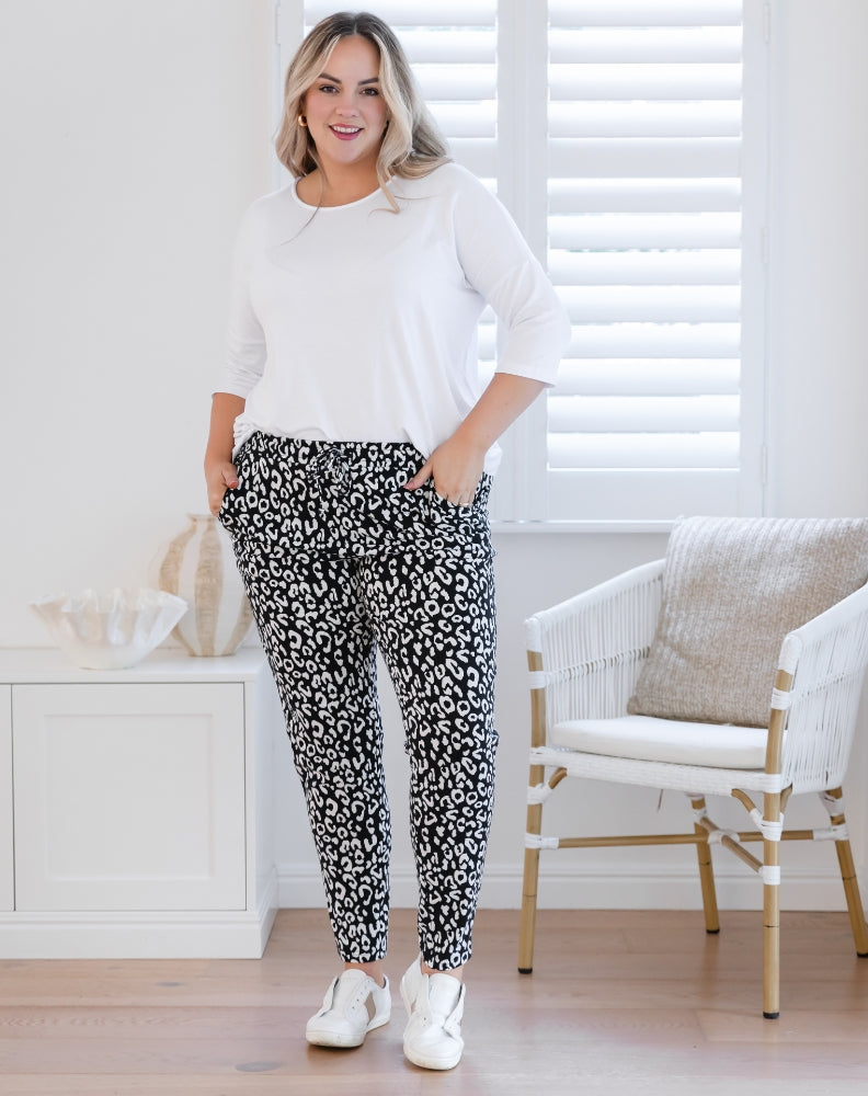 Essential-Stretchy-Pants-Black-White-Cheetah