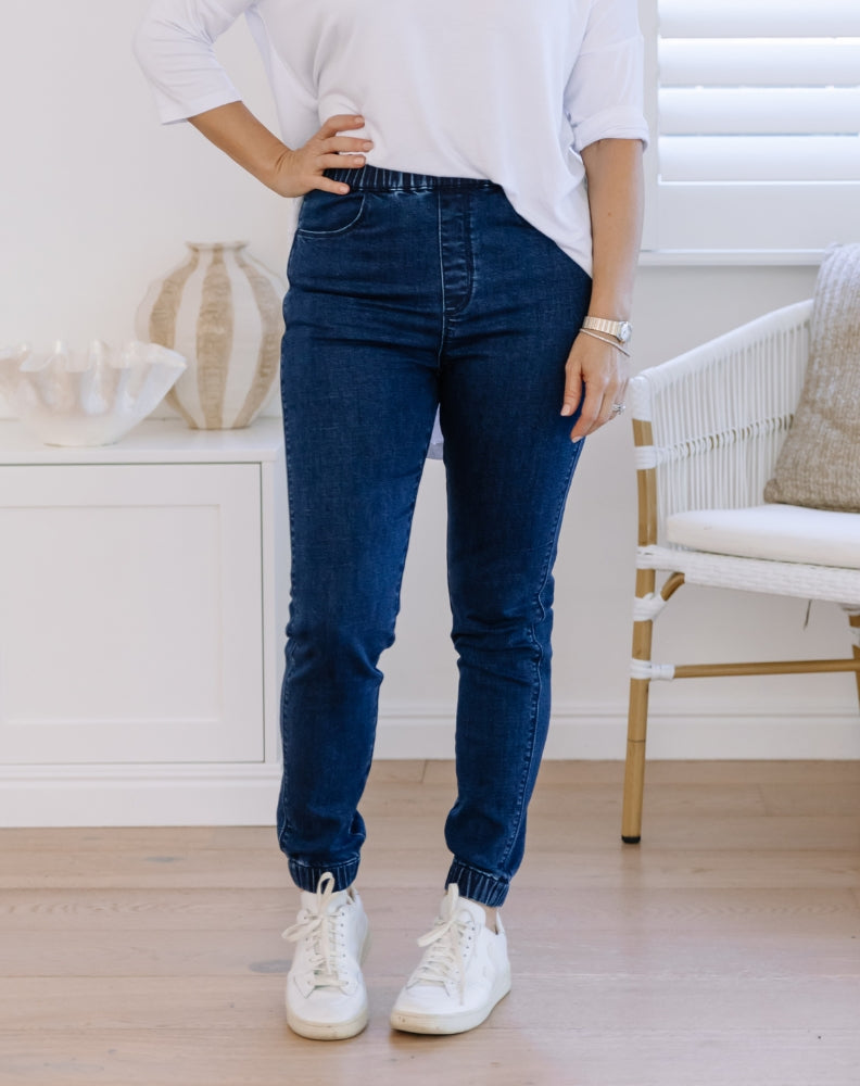 Paris_Joggers_Front_Details