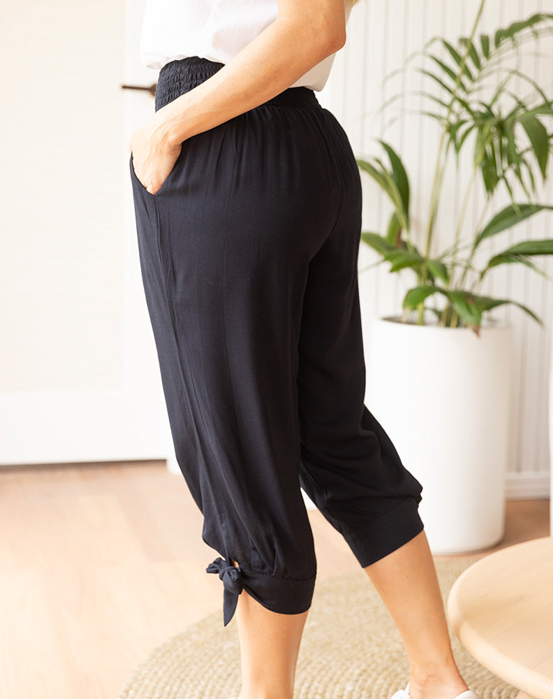 Peace Out Pants -Black