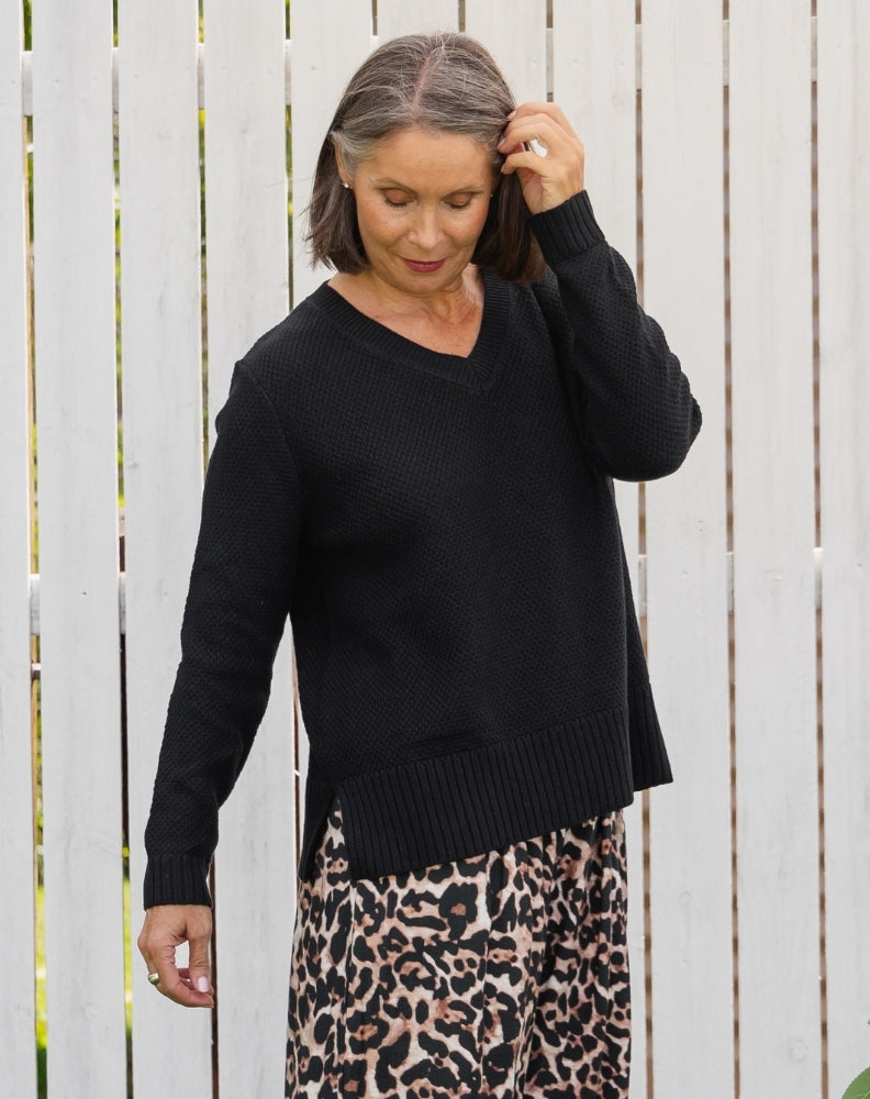 V Neck Maple Cotton Knit - Black